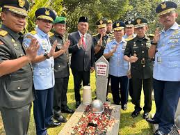 ODSK Ziarah ke Makam Pendahulu, Gubernur Olly: Kita Tidak Melupakannya